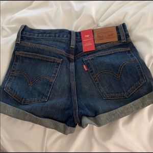 Levi Wedgie Fit Shorts